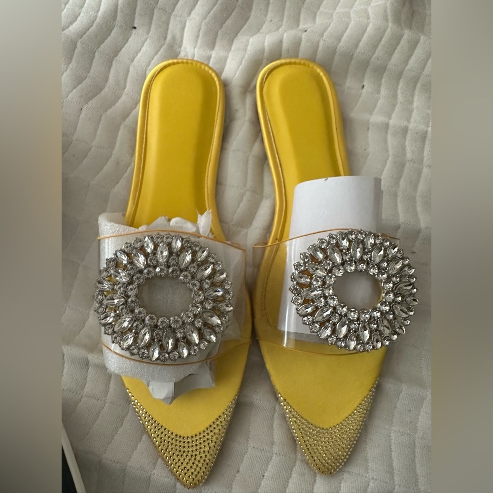 Flat sandals